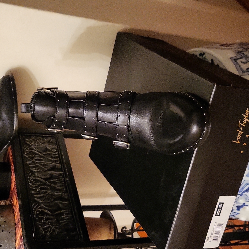 Boots - Picture 4 of 4